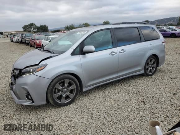 2018 Toyota Sienna SE Premium with VIN 5TDXZ3DC0JS920400, listed as a Copart auction lot 85857185 with 59,280 mi miles and Salvage title. Bid and sale history available at DreamBid. Image 1.