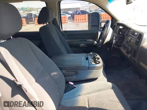 2007 Chevrolet Silverado 2500HD 1LT with VIN 1GCHK23697F554864, listed as a IAAI auction lot 41012105 with 282,817 mi miles and . Bid and sale history available at DreamBid. Image 5.