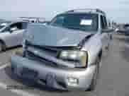 2004 Chevrolet TrailBlazer EXT LS z VIN 1GNES16S546198728, wystawiony jako IAAI lot #41477315 z przebiegiem 219 248 mil mil oraz . Historia ofert i sprzedaży dostępna na DreamBid. Obrazek 2.