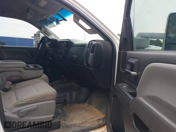 2017 Chevrolet Silverado 2500HD Work Truck z VIN 1GC1KUEG7HF226685, wystawiony jako IAAI lot #42839054 z przebiegiem 204 220 mil mil oraz . Historia ofert i sprzedaży dostępna na DreamBid. Obrazek 5.