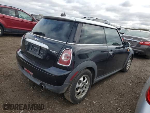 2013 MINI Hardtop with VIN WMWSU3C57DT678722, listed as a Copart auction lot 82671185 with 134,247 mi miles and Clean title. Bid and sale history available at DreamBid. Image 3.