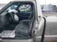 2001 Chevrolet S-10 z VIN 1GCCS145418140249, wystawiony jako IAAI lot #42706470 z przebiegiem 199 979 mil mil oraz . Historia ofert i sprzedaży dostępna na DreamBid. Obrazek 14.