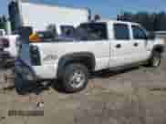 2005 Chevrolet Silverado 2500HD LS z VIN 1GCHK23U25F931501, wystawiony jako Copart lot #70152695 z przebiegiem 81 383 mil mil oraz Szkoda całkowita • Salvage title. Historia ofert i sprzedaży dostępna na DreamBid. Obrazek 3.
