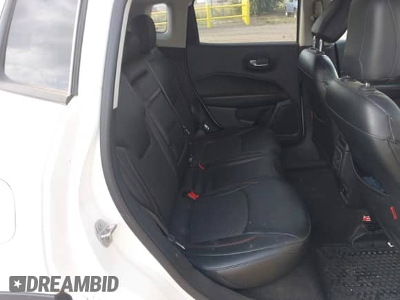 2018 Jeep Compass Trailhawk z VIN 3C4NJDDB8JT234574, wystawiony jako IAAI lot #43049041 z przebiegiem 93 968 mil mil oraz . Historia ofert i sprzedaży dostępna na DreamBid. Obrazek 8.