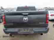 2019 Ram 1500 Limited z VIN 1C6SRFHT6KN773195, wystawiony jako IAAI lot #42421233 z przebiegiem 82 506 mil mil oraz . Historia ofert i sprzedaży dostępna na DreamBid. Obrazek 17.