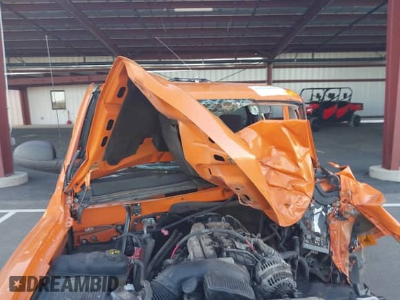2011 Chevrolet Silverado 1500 LT z VIN 1GCRCSEAXBZ275949, wystawiony jako IAAI lot #43450682 z przebiegiem Nie podano mil oraz . Historia ofert i sprzedaży dostępna na DreamBid. Obrazek 13.