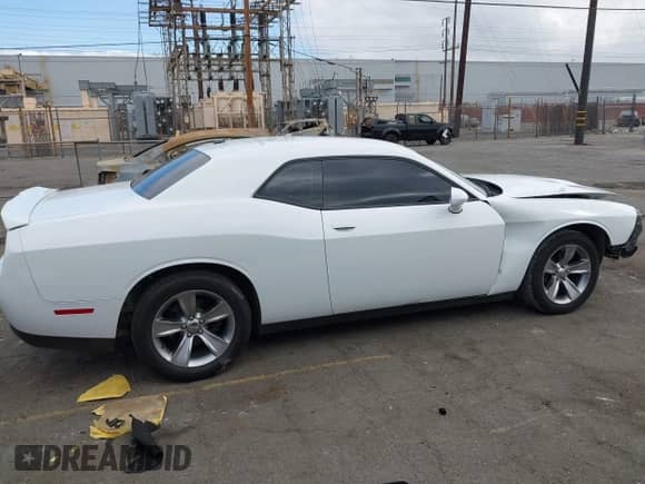 2019 Dodge Challenger SXT z VIN 2C3CDZAG6KH669989, wystawiony jako IAAI lot #43333069 z przebiegiem 161 866 mil mil oraz . Historia ofert i sprzedaży dostępna na DreamBid. Obrazek 14.