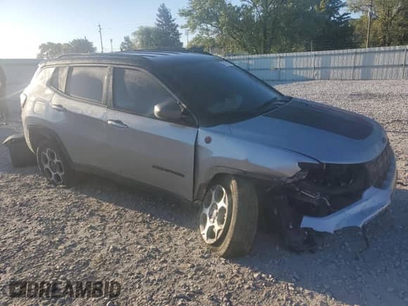 2022 Jeep Compass Trailhawk z VIN 3C4NJDDB1NT132457, wystawiony jako Copart lot #70521195 z przebiegiem 60 495 mil mil oraz Szkoda całkowita • Salvage title. Historia ofert i sprzedaży dostępna na DreamBid. Obrazek 4.