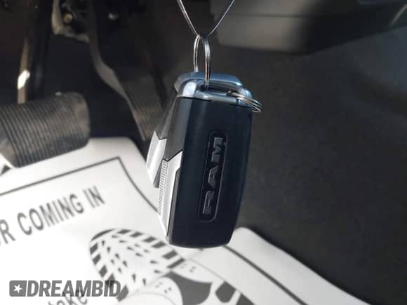 2019 Ram 1500 Big Horn z VIN 1C6RRFFG3KN704081, wystawiony jako IAAI lot #43415036 z przebiegiem 112 103 mil mil oraz . Historia ofert i sprzedaży dostępna na DreamBid. Obrazek 11.