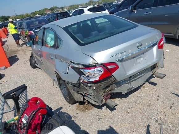 2016 Nissan Altima SR с VIN 1N4AL3AP5GN345830, выставлен на аукционе IAAI как лот 43147867 с пробегом Не указан миль и . История ставок и продаж доступна на DreamBid. Изображение 3.