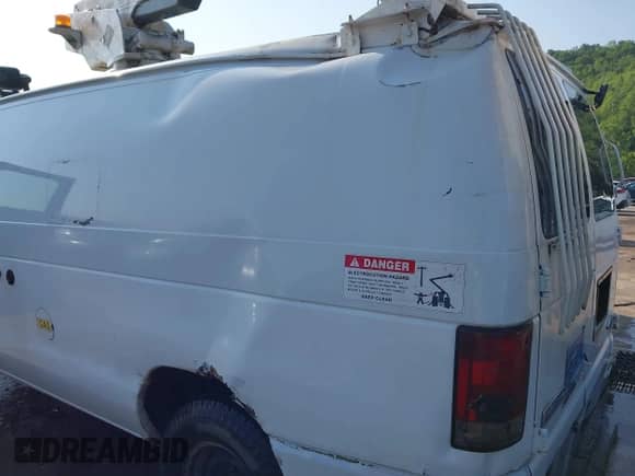 2007 Ford Econoline Cargo z VIN 1FTSE34L47DA57451, wystawiony jako IAAI lot #42383308 z przebiegiem 182 674 mil mil oraz . Historia ofert i sprzedaży dostępna na DreamBid. Obrazek 17.