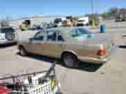 1982 Mercedes-Benz 380 z VIN WDBCA33A9CB020691, wystawiony jako Copart lot #53748045 z przebiegiem 143 111 mil mil oraz Czysty tytuł • Clean title. Historia ofert i sprzedaży dostępna na DreamBid. Obrazek 2.