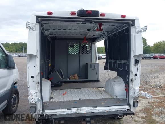 2018 Ram ProMaster Cargo с VIN 3C6TRVAG9JE152726, выставлен на аукционе IAAI как лот 43170858 с пробегом Не указан миль и . История ставок и продаж доступна на DreamBid. Изображение 16.