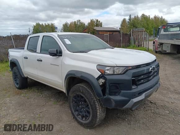 2023 Chevrolet Colorado 4WD Trail Boss with VIN 1GCPTEEK8P1147894, listed as a Copart auction lot 67809825 with 26,903 mi miles and Clean title. Bid and sale history available at DreamBid. Image 4.
