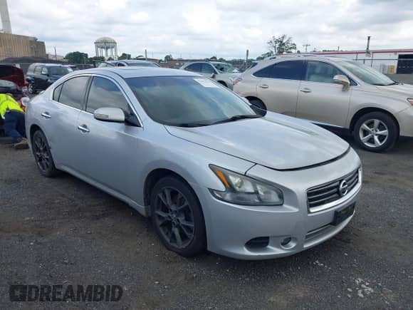 2012 Nissan Maxima SV z VIN 1N4AA5AP9CC841981, wystawiony jako IAAI lot #42673024 z przebiegiem 126 375 mil mil oraz . Historia ofert i sprzedaży dostępna na DreamBid. Obrazek 1.