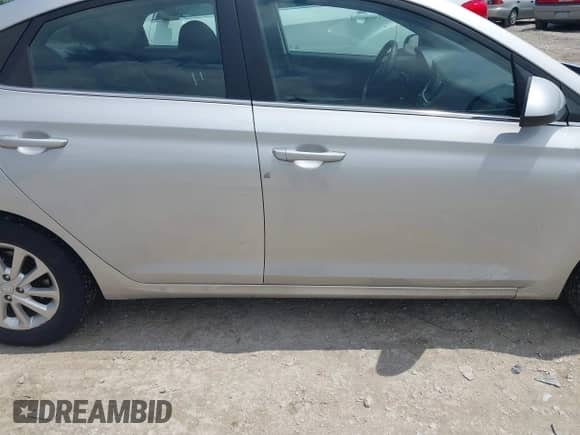 2022 Hyundai Accent SE z VIN 3KPC24A62NE189802, wystawiony jako IAAI lot #42283620 z przebiegiem 20 846 mil mil oraz . Historia ofert i sprzedaży dostępna na DreamBid. Obrazek 13.