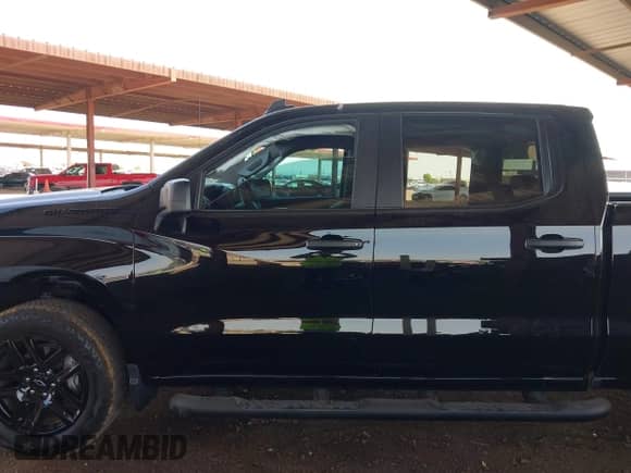 2024 Chevrolet Silverado 1500 Custom z VIN 3GCPDBEK6RG283165, wystawiony jako IAAI lot #42967173 z przebiegiem 17 266 mil mil oraz . Historia ofert i sprzedaży dostępna na DreamBid. Obrazek 15.