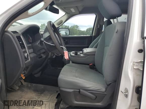 2019 Ram 1500 Tradesman z VIN 1C6RR7KM6KS725316, wystawiony jako Copart lot #57551315 z przebiegiem 62 732 mil mil oraz Szkoda całkowita • Salvage title. Historia ofert i sprzedaży dostępna na DreamBid. Obrazek 7.