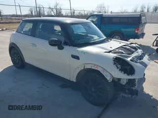 2022 MINI Hardtop Cooper z VIN WMW33DH04N2P85664, wystawiony jako IAAI lot #41409085 z przebiegiem 15 799 mil mil oraz . Historia ofert i sprzedaży dostępna na DreamBid. Obrazek 1.