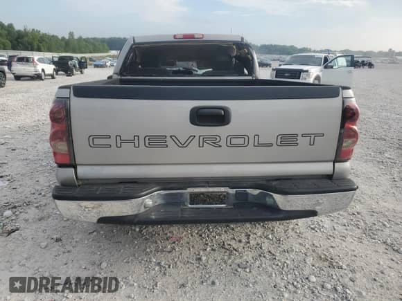 2005 Chevrolet Silverado 1500 z VIN 1GCEC14X75Z302382, wystawiony jako Copart lot #68859405 z przebiegiem Nie podano mil oraz Czysty tytuł • Clean title. Historia ofert i sprzedaży dostępna na DreamBid. Obrazek 6.