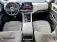 2023 Nissan Pathfinder SV z VIN 5N1DR3BA7PC276291, wystawiony jako Copart lot #69644855 z przebiegiem 47 922 mil mil oraz Szkoda całkowita • Salvage title. Historia ofert i sprzedaży dostępna na DreamBid. Obrazek 8.