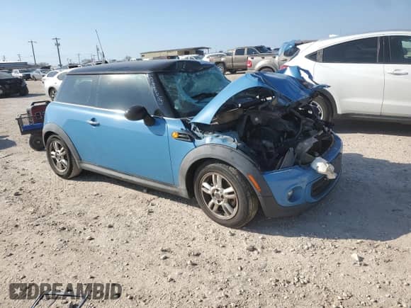 2013 MINI Hardtop with VIN WMWSU3C58DT683072, listed as a Copart auction lot 47483085 with 122,284 mi miles and Salvage title. Bid and sale history available at DreamBid. Image 4.