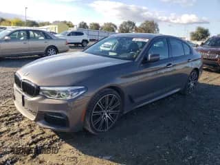 2018 BMW 5 Series 540i с VIN WBAJE5C50JG918315, выставлен на аукционе Copart как лот 82417285 с пробегом 86 971 миль миль и Списание • Salvage title. История ставок и продаж доступна на DreamBid. Изображение 1.