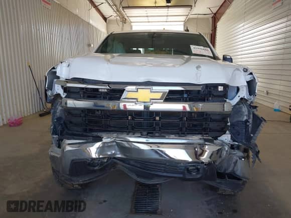 2024 Chevrolet Silverado 1500 LT with VIN 1GCUDDED2RZ303279, listed as a IAAI auction lot 41996888 with 29,393 mi miles and . Bid and sale history available at DreamBid. Image 12.