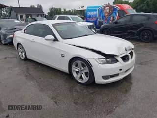 2007 BMW 3 Series 335i z VIN WBAWL73517PX51253, wystawiony jako IAAI lot #43017427 z przebiegiem 100 915 mil mil oraz . Historia ofert i sprzedaży dostępna na DreamBid. Obrazek 1.