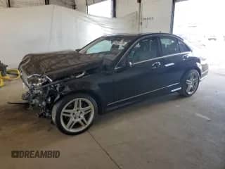 2013 Mercedes-Benz C 300 Sport z VIN WDDGF8AB8DR301392, wystawiony jako Copart lot #84834735 z przebiegiem 95 493 mil mil oraz Szkoda całkowita • Salvage title. Historia ofert i sprzedaży dostępna na DreamBid. Obrazek 1.