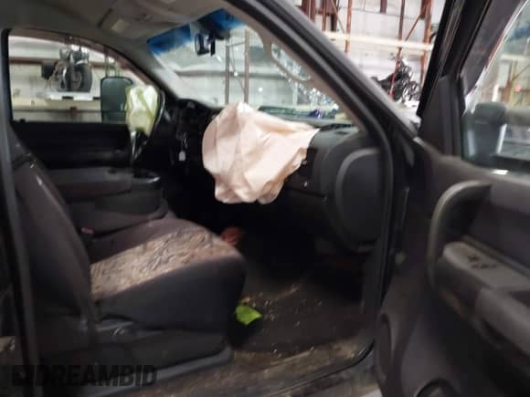 2007 Chevrolet Silverado 2500HD 1LT с VIN 1GCHK23637F565133, выставлен на аукционе IAAI как лот 41849242 с пробегом Не указан миль и . История ставок и продаж доступна на DreamBid. Изображение 5.