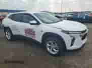 2025 Chevrolet Trax LS с VIN KL77LFEP5SC246975, выставлен на аукционе Copart как лот 71166455 с пробегом 4 090 миль миль и Списание • Salvage title. История ставок и продаж доступна на DreamBid. Изображение 4.