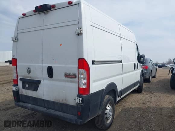 2020 Ram ProMaster Cargo z VIN 3C6TRVBG6LE141720, wystawiony jako IAAI lot #42070689 z przebiegiem 95 612 mil mil oraz . Historia ofert i sprzedaży dostępna na DreamBid. Obrazek 4.