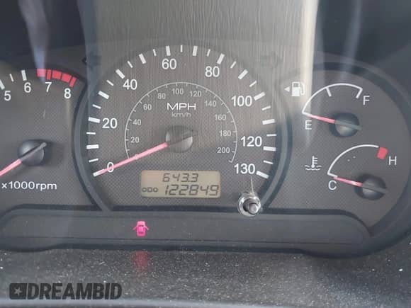 2005 Hyundai Accent GLS z VIN KMHCG45C55U587584, wystawiony jako IAAI lot #42864972 z przebiegiem 122 849 mil mil oraz . Historia ofert i sprzedaży dostępna na DreamBid. Obrazek 7.