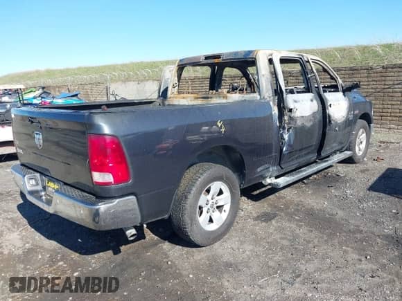 2020 Ram 1500 SLT z VIN 1C6RR6TT9LS134821, wystawiony jako IAAI lot #41517995 z przebiegiem Nie podano mil oraz . Historia ofert i sprzedaży dostępna na DreamBid. Obrazek 4.