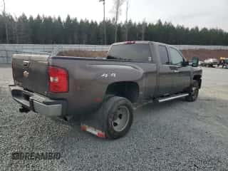 2008 Chevrolet Silverado 3500 z VIN 1GCJK39K98E180839, wystawiony jako Copart lot #42286135 z przebiegiem 176 665 mil mil oraz Szkoda całkowita • Salvage title. Historia ofert i sprzedaży dostępna na DreamBid. Obrazek 3.