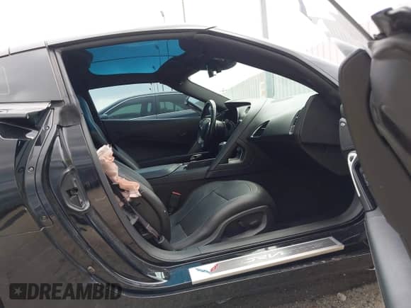 2016 Chevrolet Corvette 1LT z VIN 1G1YB2D74G5116405, wystawiony jako IAAI lot #42983262 z przebiegiem 65 775 mil mil oraz . Historia ofert i sprzedaży dostępna na DreamBid. Obrazek 5.