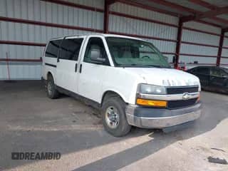 2008 Chevrolet Express Passenger z VIN 1GAHG35K481202512, wystawiony jako IAAI lot #42389496 z przebiegiem 125 488 mil mil oraz . Historia ofert i sprzedaży dostępna na DreamBid. Obrazek 1.