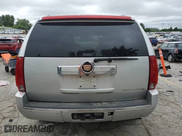 2014 Cadillac Escalade Luxury z VIN 1GYS4BEF6ER132909, wystawiony jako Copart lot #66774935 z przebiegiem 175 200 mil mil oraz Szkoda całkowita • Salvage title. Historia ofert i sprzedaży dostępna na DreamBid. Obrazek 6.