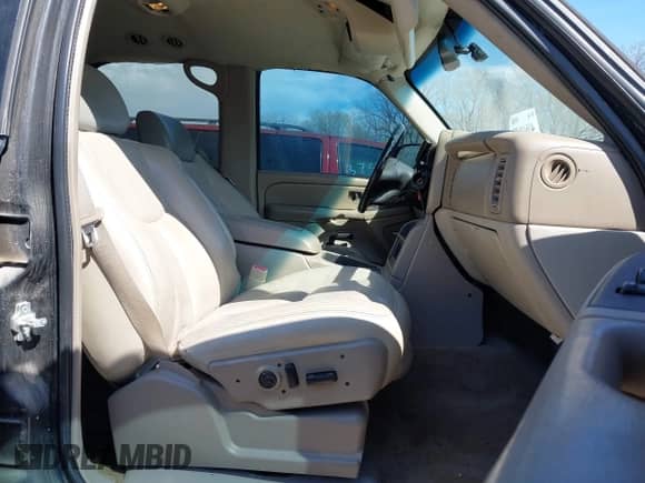 2005 Chevrolet Tahoe Z71 z VIN 1GNEC13TX5R224878, wystawiony jako IAAI lot #41644653 z przebiegiem 145 261 mil mil oraz . Historia ofert i sprzedaży dostępna na DreamBid. Obrazek 5.