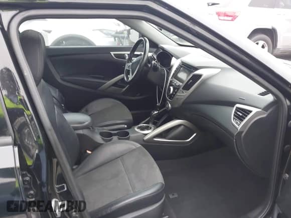 2015 Hyundai Veloster with VIN KMHTC6AD4FU240867, listed as a IAAI auction lot 42887164 with 94,620 mi miles and . Bid and sale history available at DreamBid. Image 5.