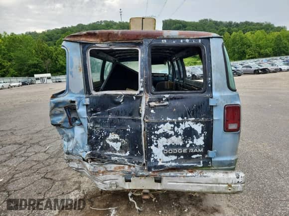 1989 Dodge Passenger with VIN 2B5WB35Z5KK357083, listed as a Copart auction lot 63184235 with 79,969 mi miles and Salvage title. Bid and sale history available at DreamBid. Image 6.