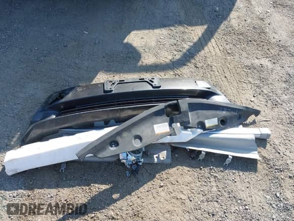 2015 Toyota Prius Two z VIN JTDZN3EU0FJ039583, wystawiony jako IAAI lot #43177747 z przebiegiem Nie podano mil oraz . Historia ofert i sprzedaży dostępna na DreamBid. Obrazek 12.