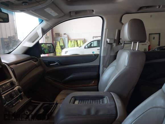 2015 Chevrolet Suburban LTZ с VIN 1GNSKKKC6FR527414, выставлен на аукционе IAAI как лот 42874171 с пробегом 141 668 миль миль и . История ставок и продаж доступна на DreamBid. Изображение 5.