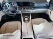 2020 Mercedes-Benz GLS 450 z VIN 4JGFF5KEXLA157687, wystawiony jako Copart lot #70155655 z przebiegiem 54 315 mil mil oraz Szkoda całkowita • Salvage title. Historia ofert i sprzedaży dostępna na DreamBid. Obrazek 8.