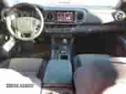 2020 Toyota Tacoma SR5 с VIN 3TMCZ5AN7LM367148, выставлен на аукционе Copart как лот 87045625 с пробегом 26 306 миль миль и Списание • Salvage title. История ставок и продаж доступна на DreamBid. Изображение 8.