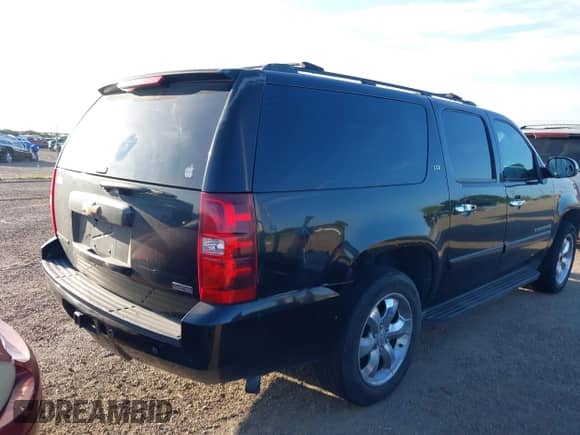 2007 Chevrolet Suburban LTZ with VIN 3GNFK16347G259907, listed as a IAAI auction lot 43101848 with 235,471 mi miles and . Bid and sale history available at DreamBid. Image 4.