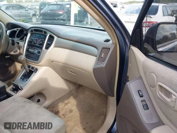 2005 Toyota Highlander with VIN JTEDP21A750086880, listed as a IAAI auction lot 43235079 with 222,327 mi miles and . Bid and sale history available at DreamBid. Image 5.