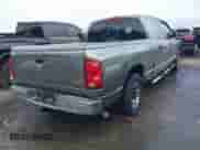 2007 Dodge 1500 SLT z VIN 3D7KR19D57G736423, wystawiony jako IAAI lot #42145607 z przebiegiem 298 274 mil mil oraz . Historia ofert i sprzedaży dostępna na DreamBid. Obrazek 4.