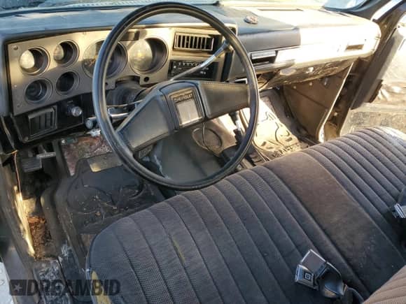 1985 Chevrolet Silverado 1500 с VIN 2GCEK14C2F1203947, выставлен на аукционе Copart как лот 84017914 с пробегом 890 314 миль миль и Чистый • Clean title. История ставок и продаж доступна на DreamBid. Изображение 8.